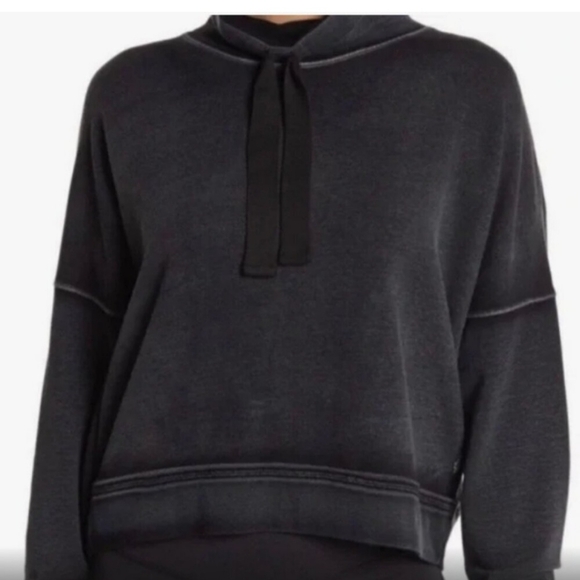 Free People Tops - Free people movement Lara cropped pullover